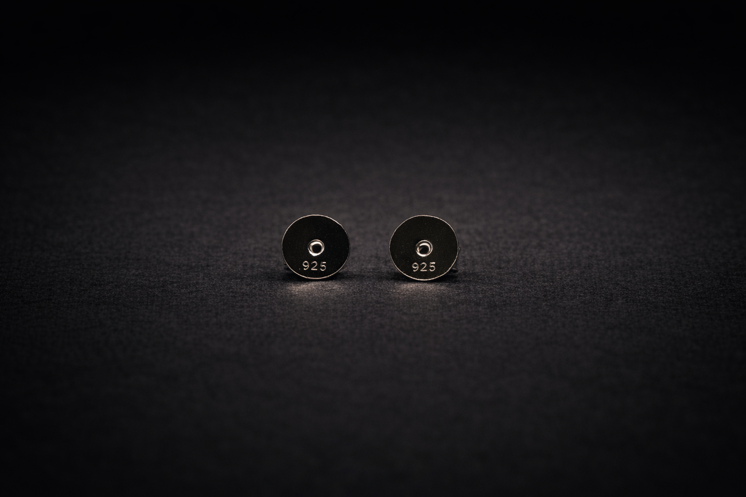 The Whitmore Stud 1ct