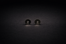 The Whitmore Stud 1ct