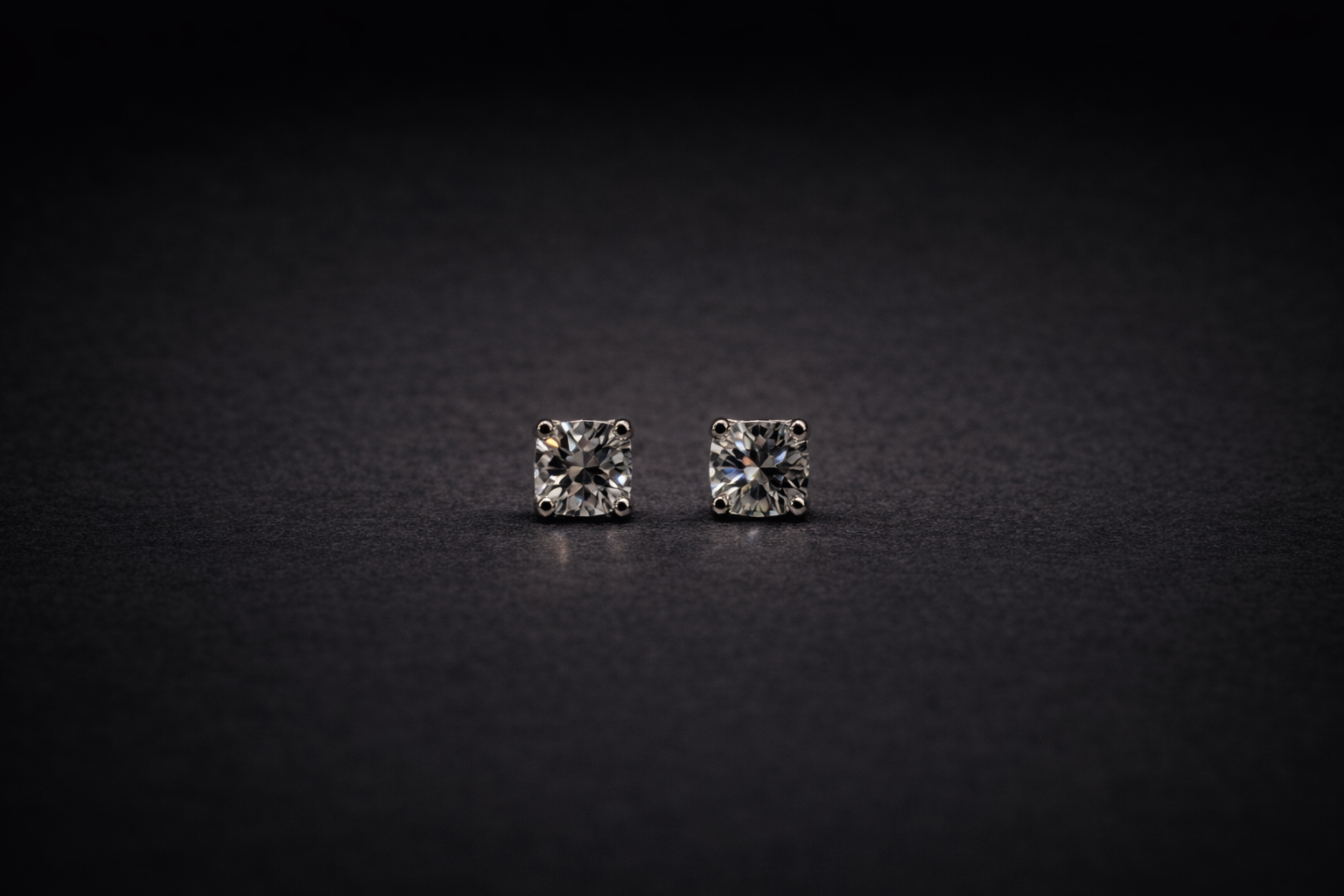 The Whitmore Stud 1ct