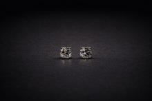 The Whitmore Stud 1ct